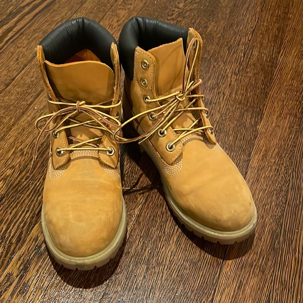 Timberland woman’s boots size 8, barely worn